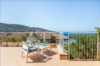 Casa con vista su Porto Santo Stefano e Talamone