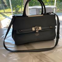 Borsa Guess a mano e a tracolla seminuova