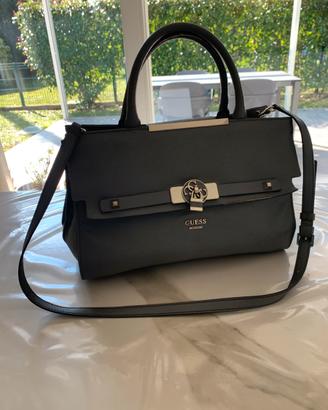 Borsa Guess a mano e a tracolla seminuova