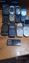 8 telefonini vintage + 2 Smart e un iPad