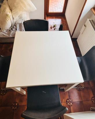 Tavolo allungabile con 4 sedie