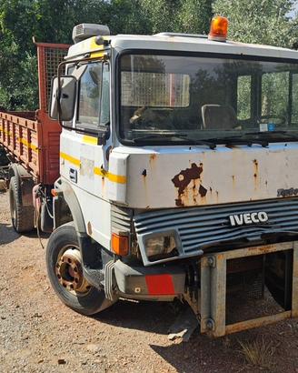 Iveco 145 17 sgombraneve ribaltabile