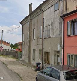 Immobile in asta di 365 m² con 3 locali a Badia Po