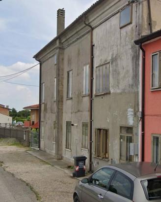 Immobile in asta di 365 m² con 3 locali a Badia Po