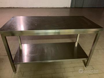 Tavolo in acciaio