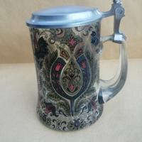 Boccale da birra in vetro con decori