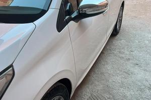 Peugeot 208 GPL di serie