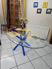 Tavolo in cristallo e sedie