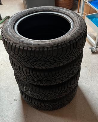 Set 4 Pneumatici Goodyear 185/65R15 88T