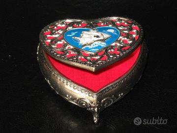 Scatoletta cm. 9x9 nuova a forma di cuore