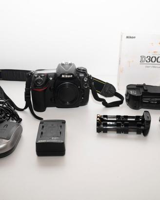 Nikon D300 – Body + Accessori