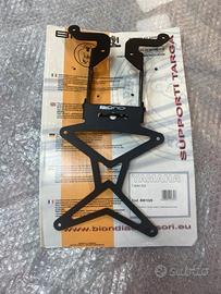 Portatarga e cupolino sportivi Tmax 530