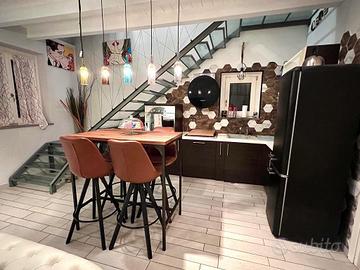Set tavolo alto e sgabelli