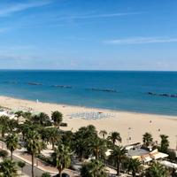 Trilocale con terrazzo di 50mq a 350m dal mare