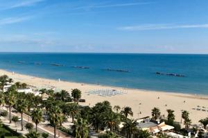 Trilocale con terrazzo di 50mq a 350m dal mare