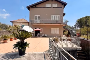Villa bifamiliare Pedara bassa - Via Etnea
