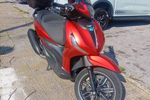 Beverly 300 HPE-Abs/ASR Entra e Leggi