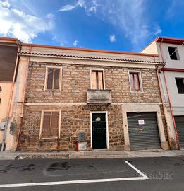 Arbus - Villetta con garage