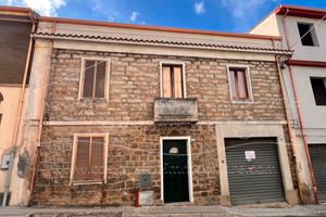 Arbus - Villetta con garage