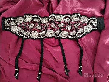 Reggicalze Ambra con stecche pizzo nero roserosse 