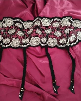 Reggicalze Ambra con stecche pizzo nero roserosse 