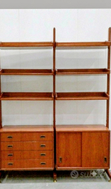 Libreria scandinava in legno marrone