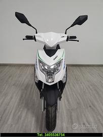 F17 BIANCO SCOOTER L1e = 50cc DISPONIBILE