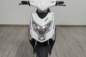 F17 BIANCO SCOOTER L1e = 50cc DISPONIBILE
