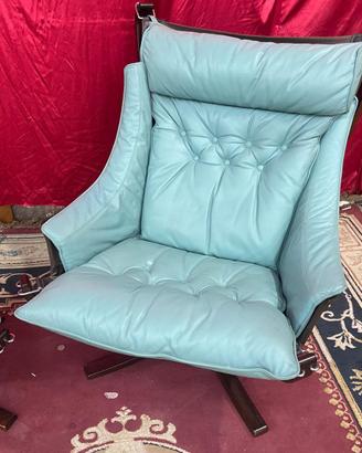 Poltrona con pouf prodotta da Frau