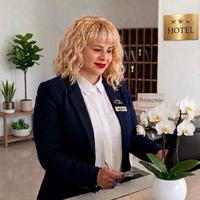 Receptionist hotel