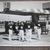 Foto studenti GUF di Milano scattata all'aeroporto