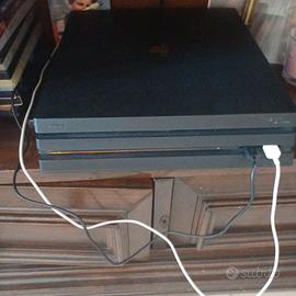 Ps4 con 3 joistick e 9 gochi