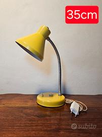 Lampada da tavolo vintage gialla 