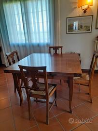 Tavolo in legno allungabile con 4 sedie