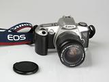 Canon EOS 500n macchina fotografica a pellicola