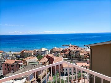 Grande appartamento prima collina