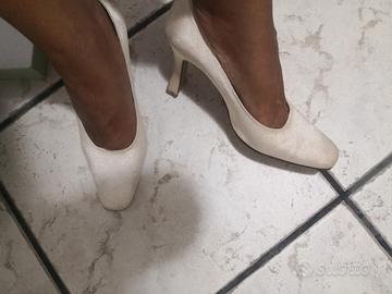 Scarpe colore bianco in stoffa