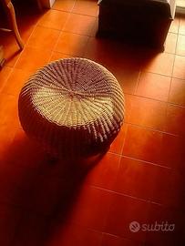 PUG  E  POLTRONA IN VIMINI