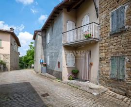 RIF: CA31 PORZIONE DI CASA CON GIARDINO DI PROPRIE