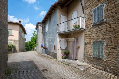 RIF: CA31 PORZIONE DI CASA CON GIARDINO DI PROPRIE