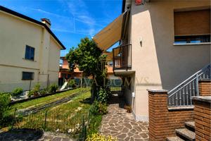 Casa singola con giardino ristrutturata parzialmen