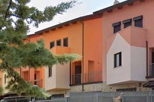 Villa a schiera 3 piani più mansarda e garage