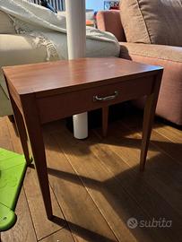 Coppia di comodini e divano biposto