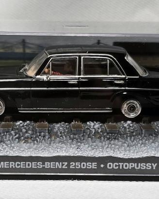 007 James Bond Mercedes-Benz 250SE.