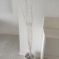 Rami secchi shabby con vaso