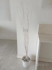 Rami secchi shabby con vaso