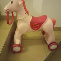 cavallino a dondolo Chicco, col. rosa