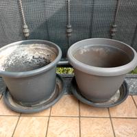 2 vasi con sottovaso / piatto per piante usati
