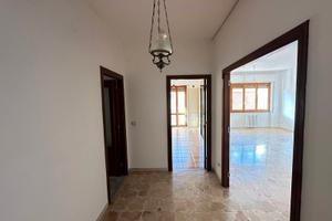 Quadrivano con cantina e box auto