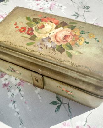 Scatola di latta vintage 